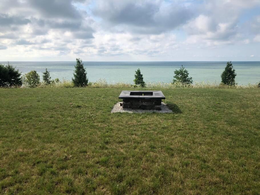 Merlin Home With Amazing Lake Erie Views