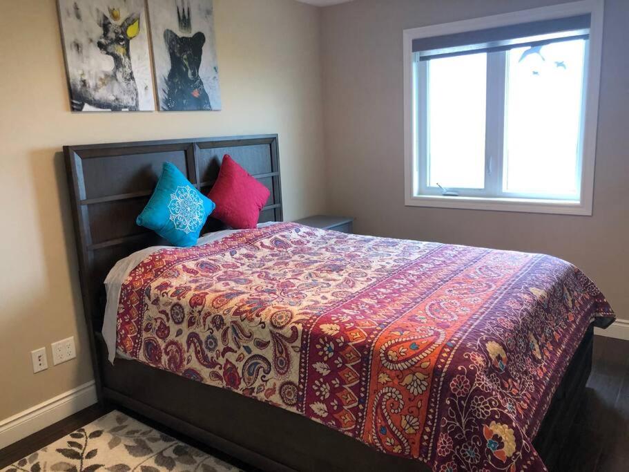 Merlin Home With Amazing Lake Erie Views