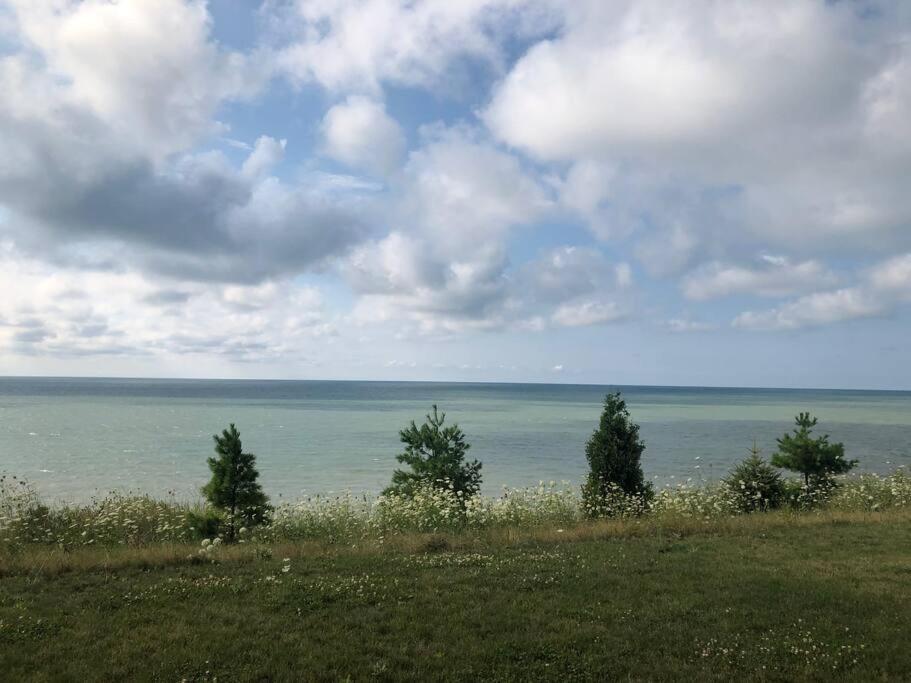 Merlin Home With Amazing Lake Erie Views