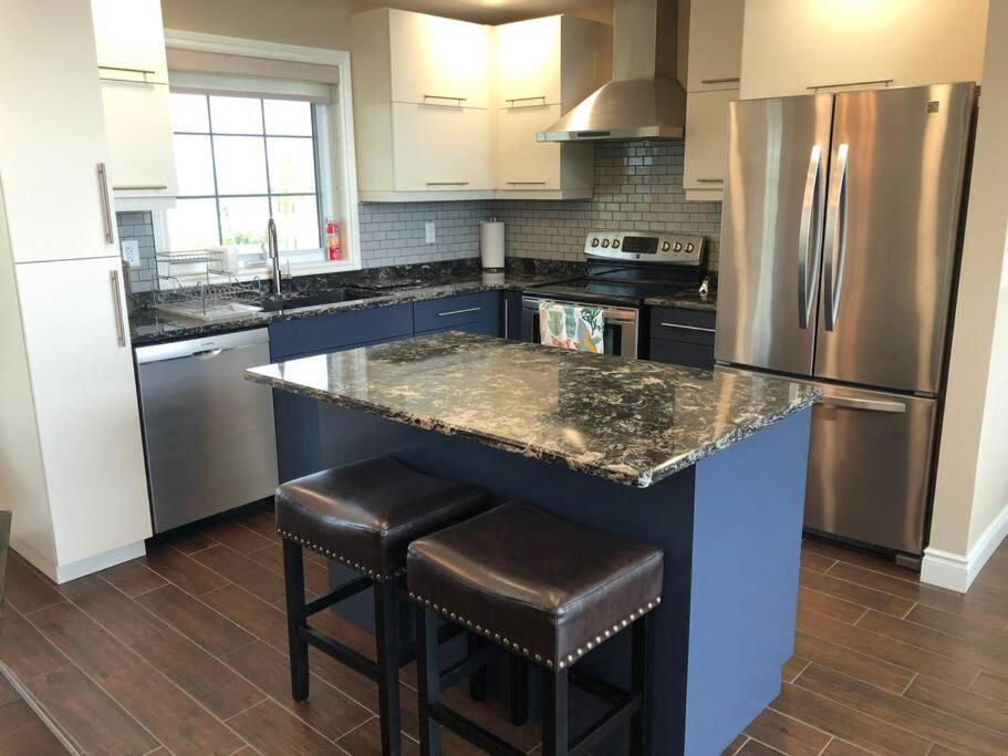 Merlin Home With Amazing Lake Erie Views