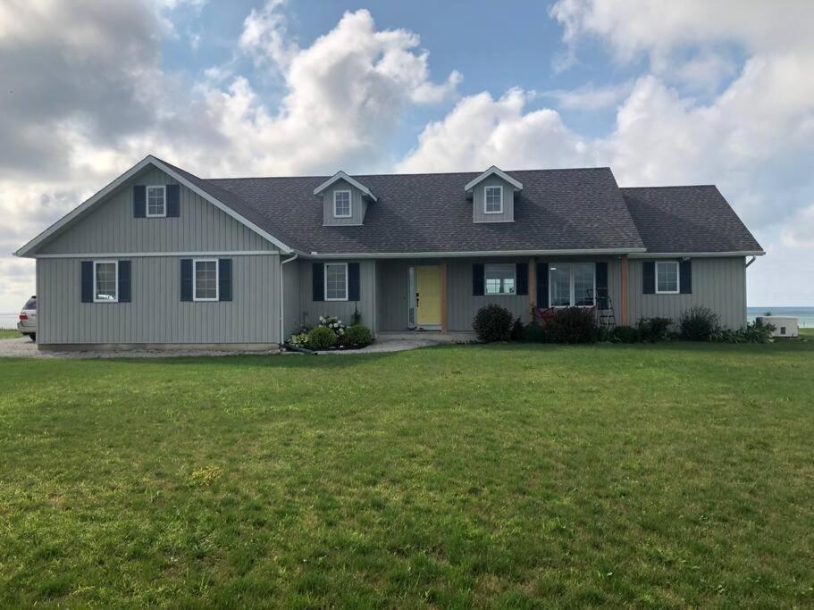 Merlin Home With Amazing Lake Erie Views