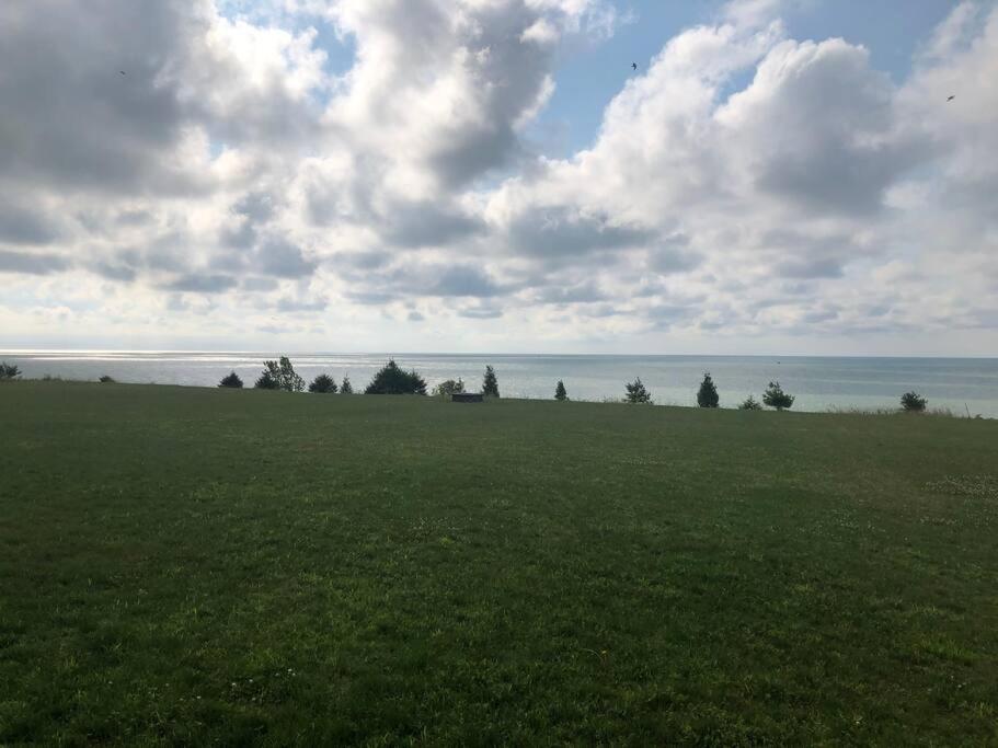 Merlin Home With Amazing Lake Erie Views