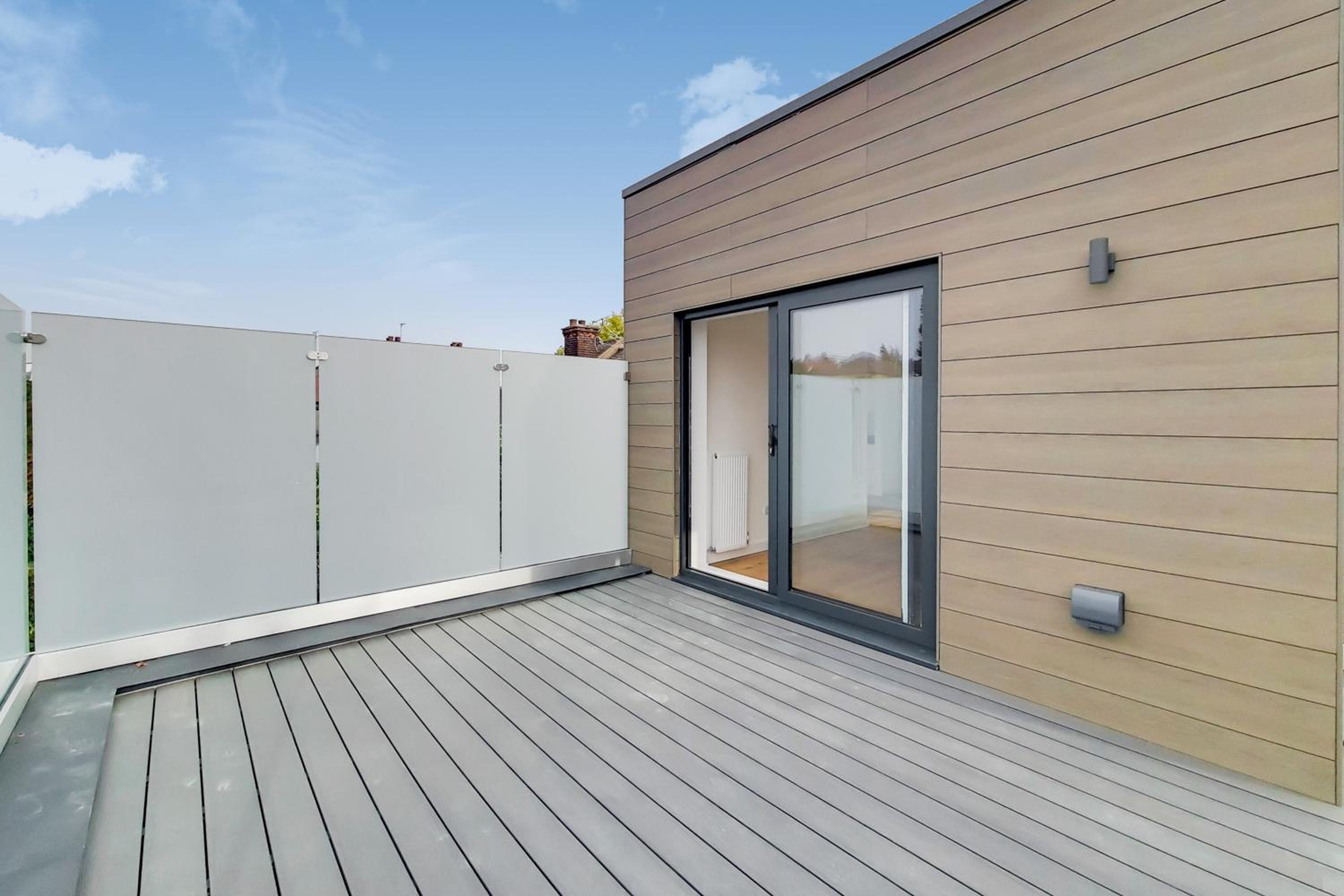 Penthouse Studio Apt with Private rooftop terrace