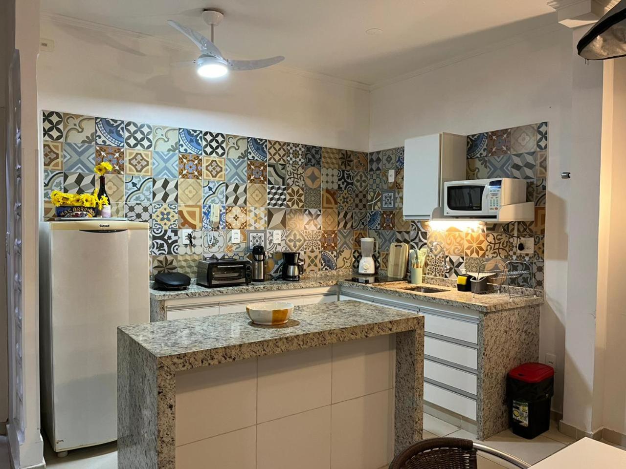 Excelente apartamento nr 317, 2dormitórios, Pé na Areia Praia das Toninhas com Piscina