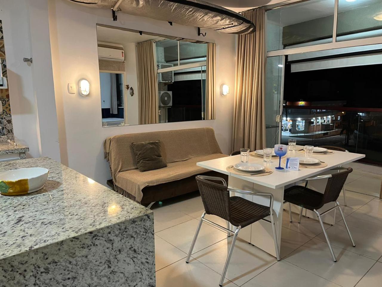 Excelente apartamento nr 317, 2dormitórios, Pé na Areia Praia das Toninhas com Piscina
