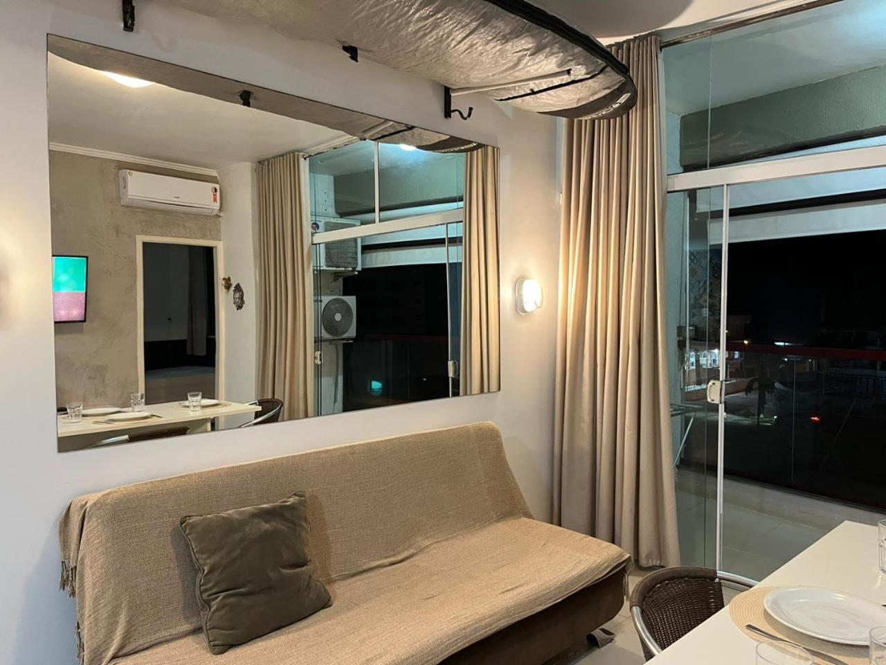 Excelente apartamento nr 317, 2dormitórios, Pé na Areia Praia das Toninhas com Piscina
