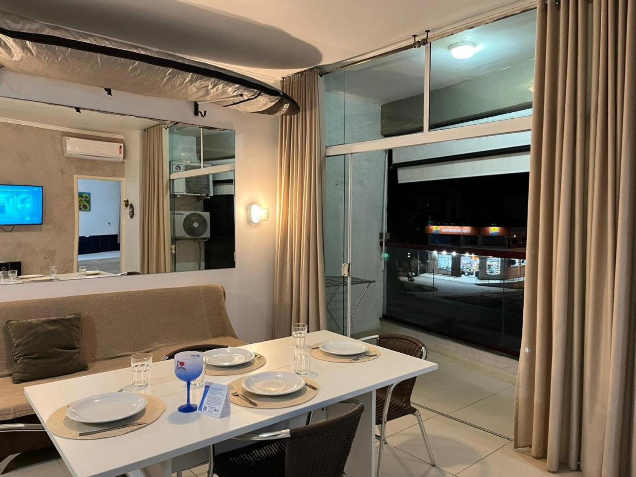 Excelente apartamento nr 317, 2dormitórios, Pé na Areia Praia das Toninhas com Piscina