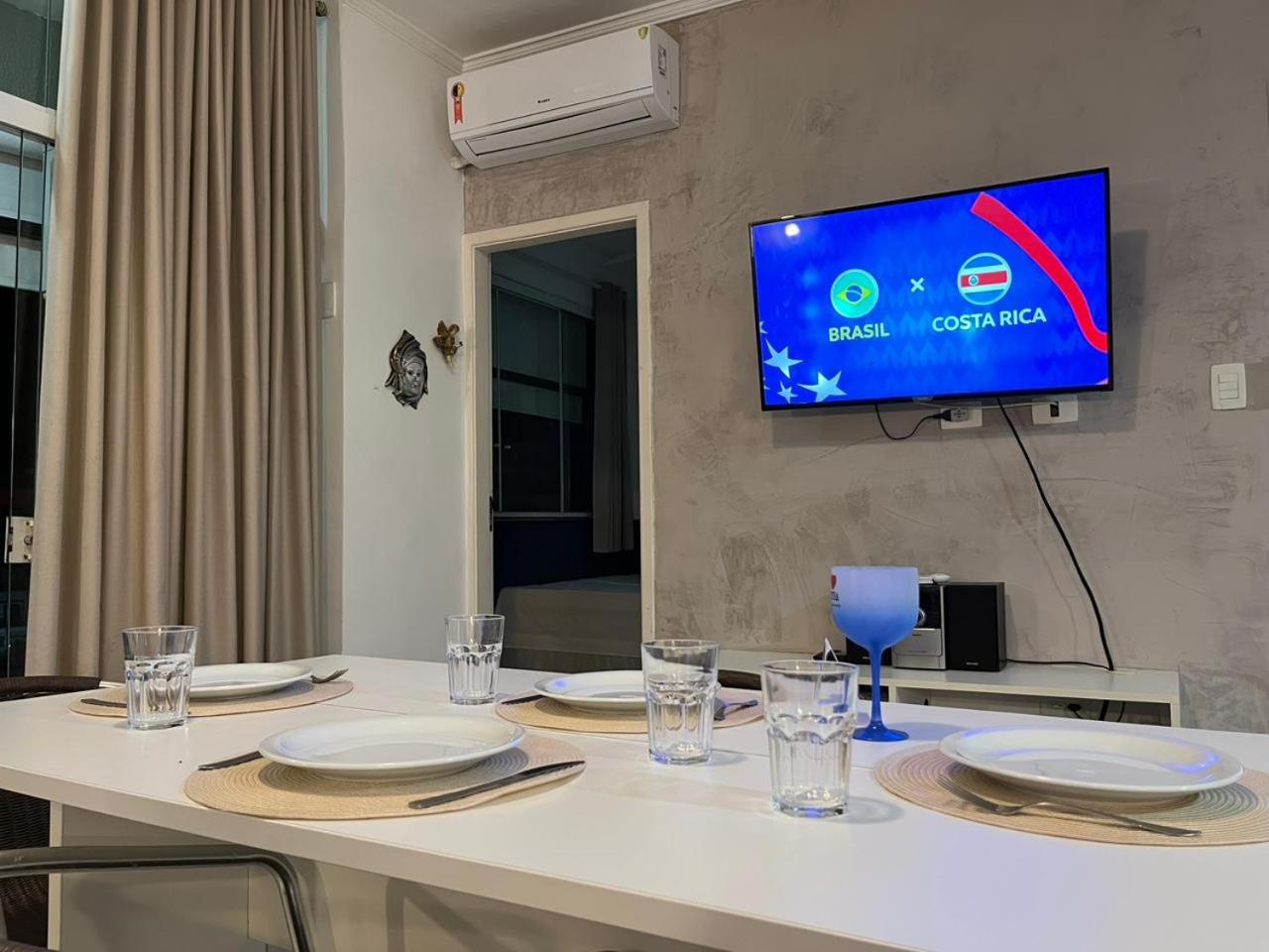 Excelente apartamento nr 317, 2dormitórios, Pé na Areia Praia das Toninhas com Piscina
