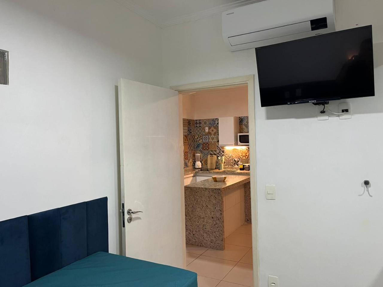 Excelente apartamento nr 317, 2dormitórios, Pé na Areia Praia das Toninhas com Piscina