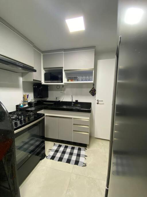 Apartamento de frente praia dos anjos com 3 suítes