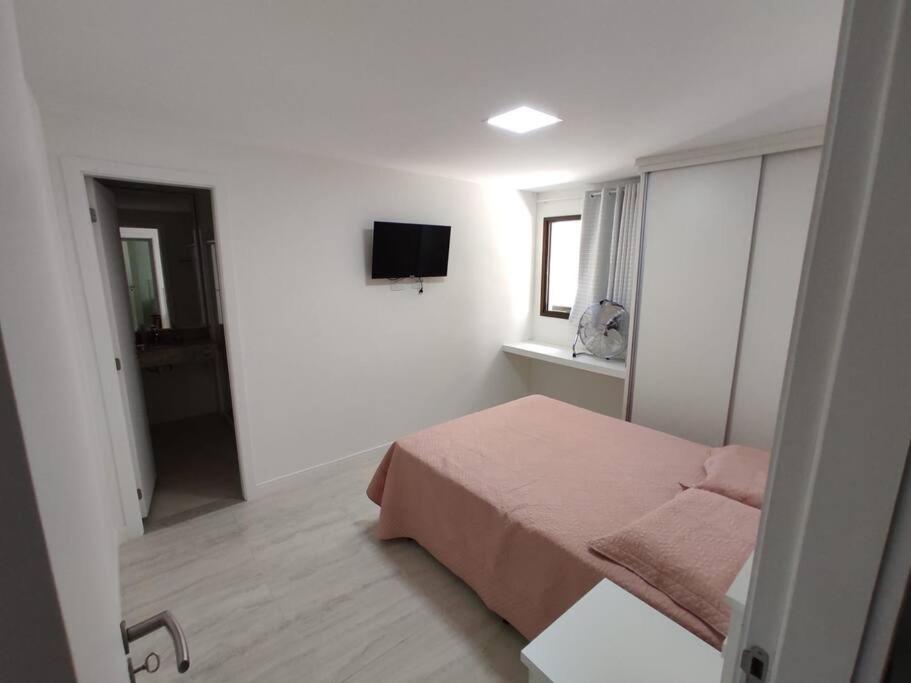 Apartamento de frente praia dos anjos com 3 suítes