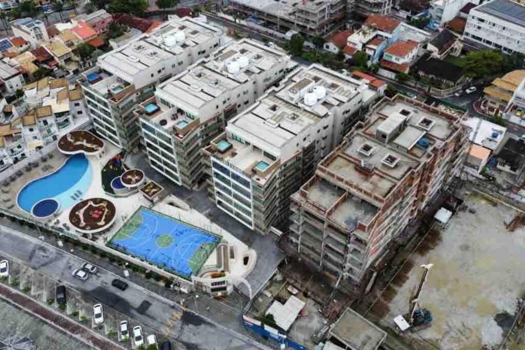Apartamento de frente praia dos anjos com 3 suítes