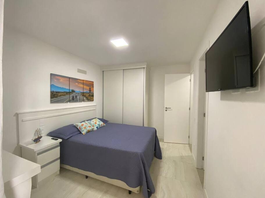 Apartamento de frente praia dos anjos com 3 suítes