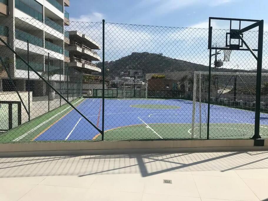 Apartamento de frente praia dos anjos com 3 suítes