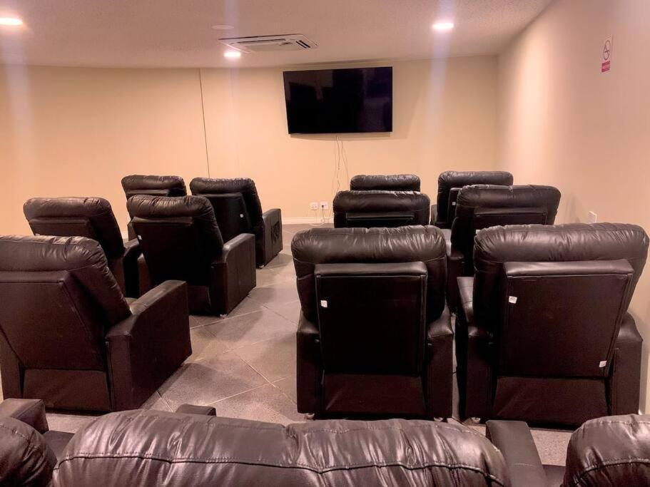 Apartamento de frente praia dos anjos com 3 suítes