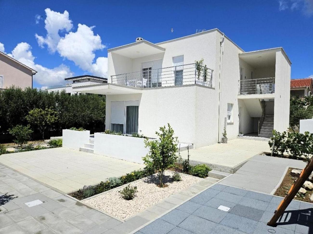 Apartments with parking space Vrsi - Mulo, Zadar - 19047 view 2