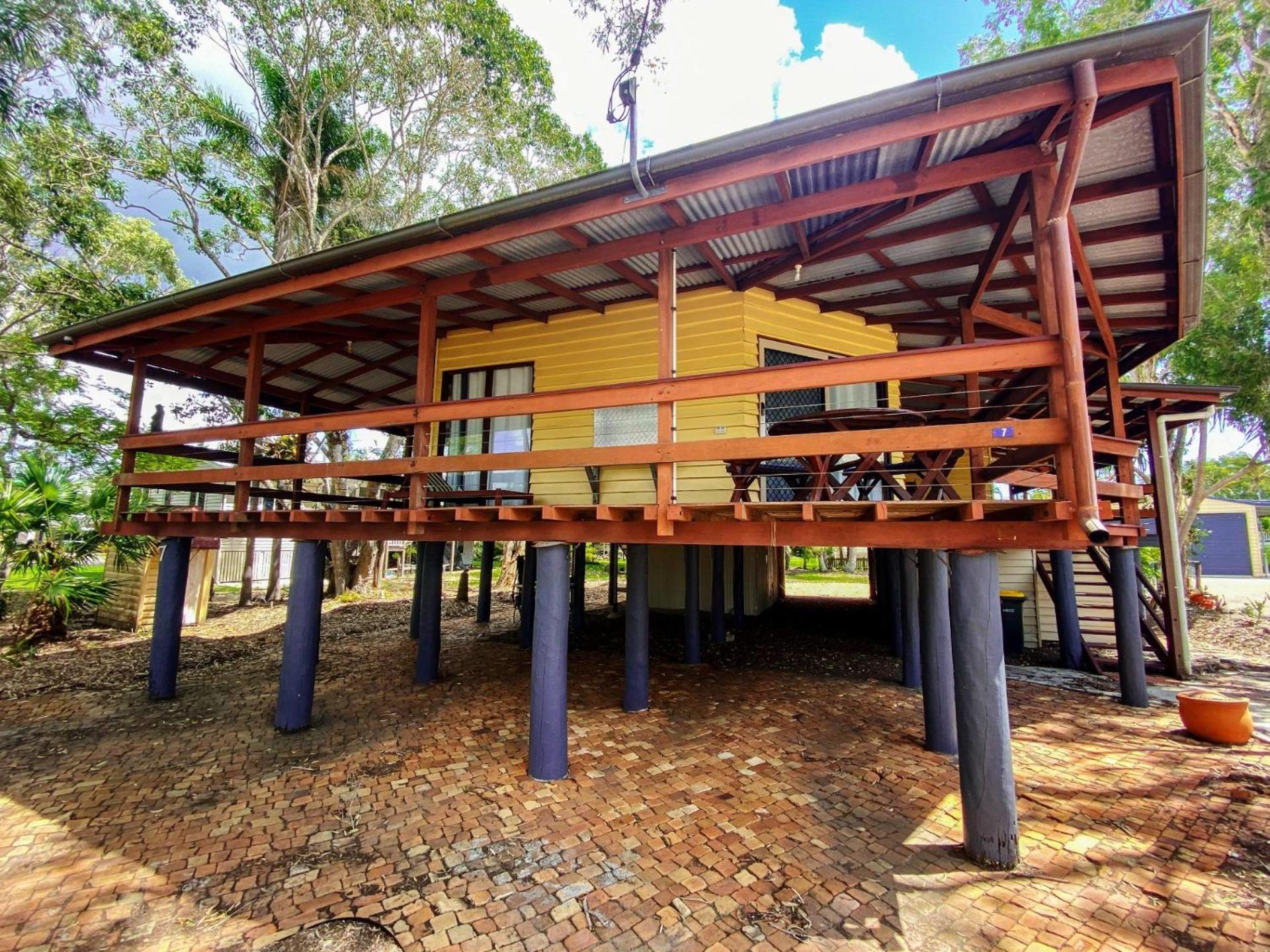 A Yearenda - Water Views -3BR - Steps to the Beach