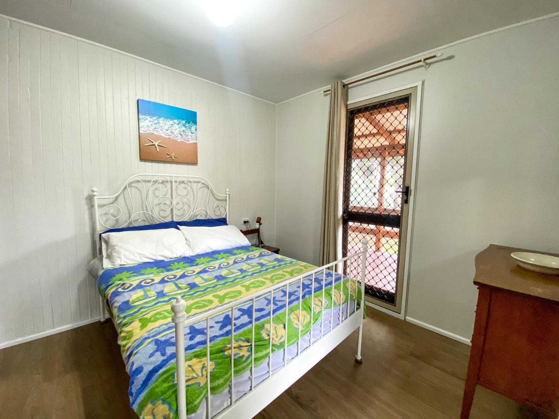 A Yearenda - Water Views -3BR - Steps to the Beach
