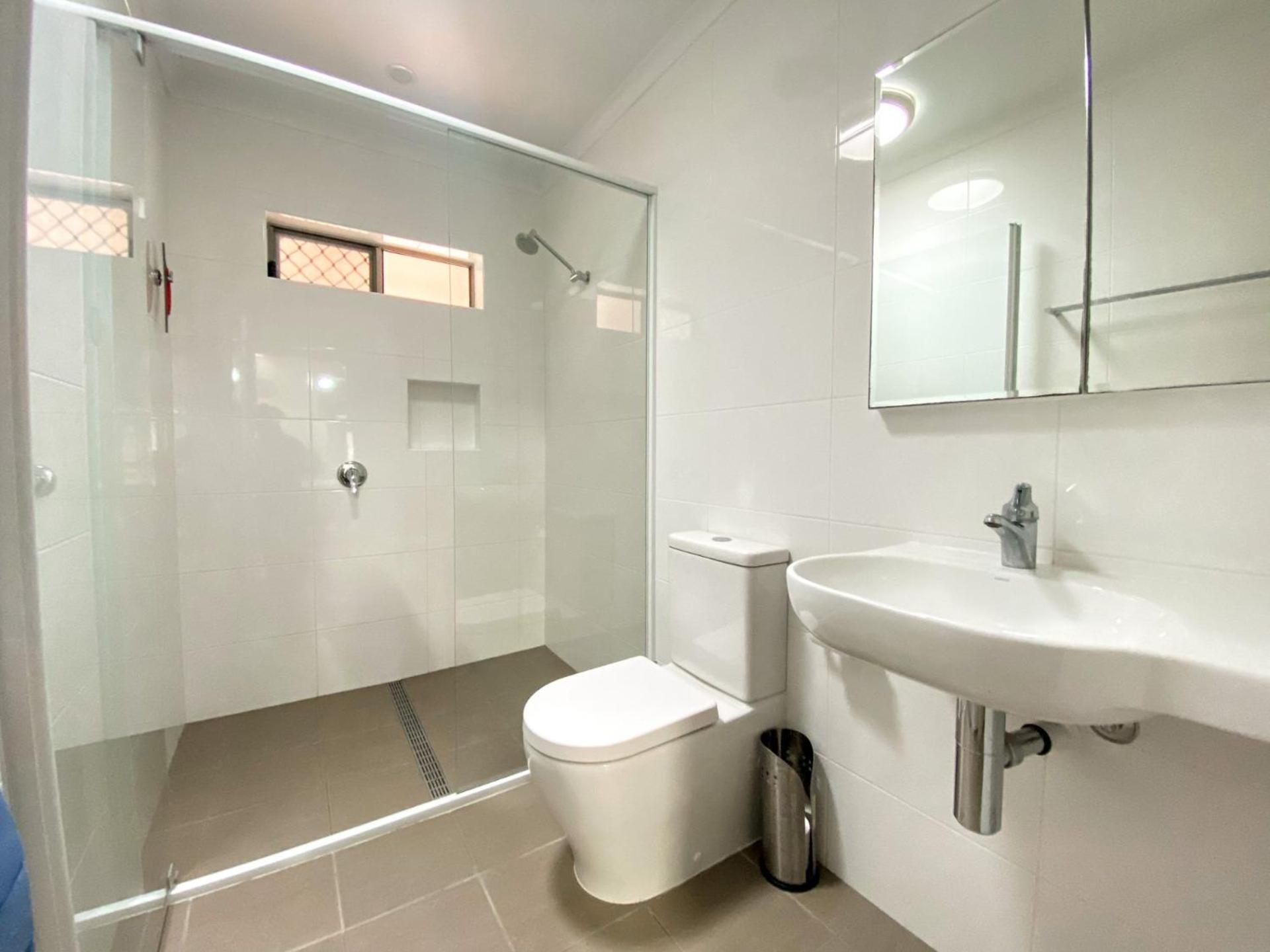 A Yearenda - Water Views -3BR - Steps to the Beach