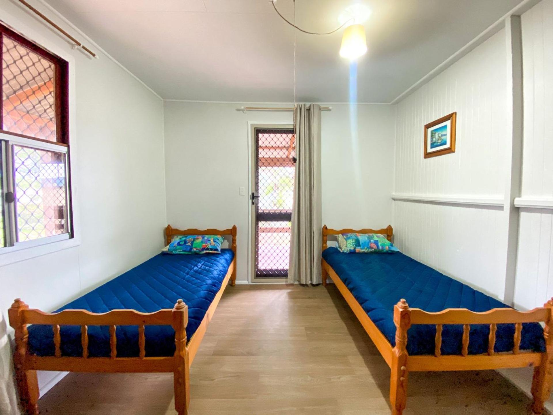 A Yearenda - Water Views -3BR - Steps to the Beach