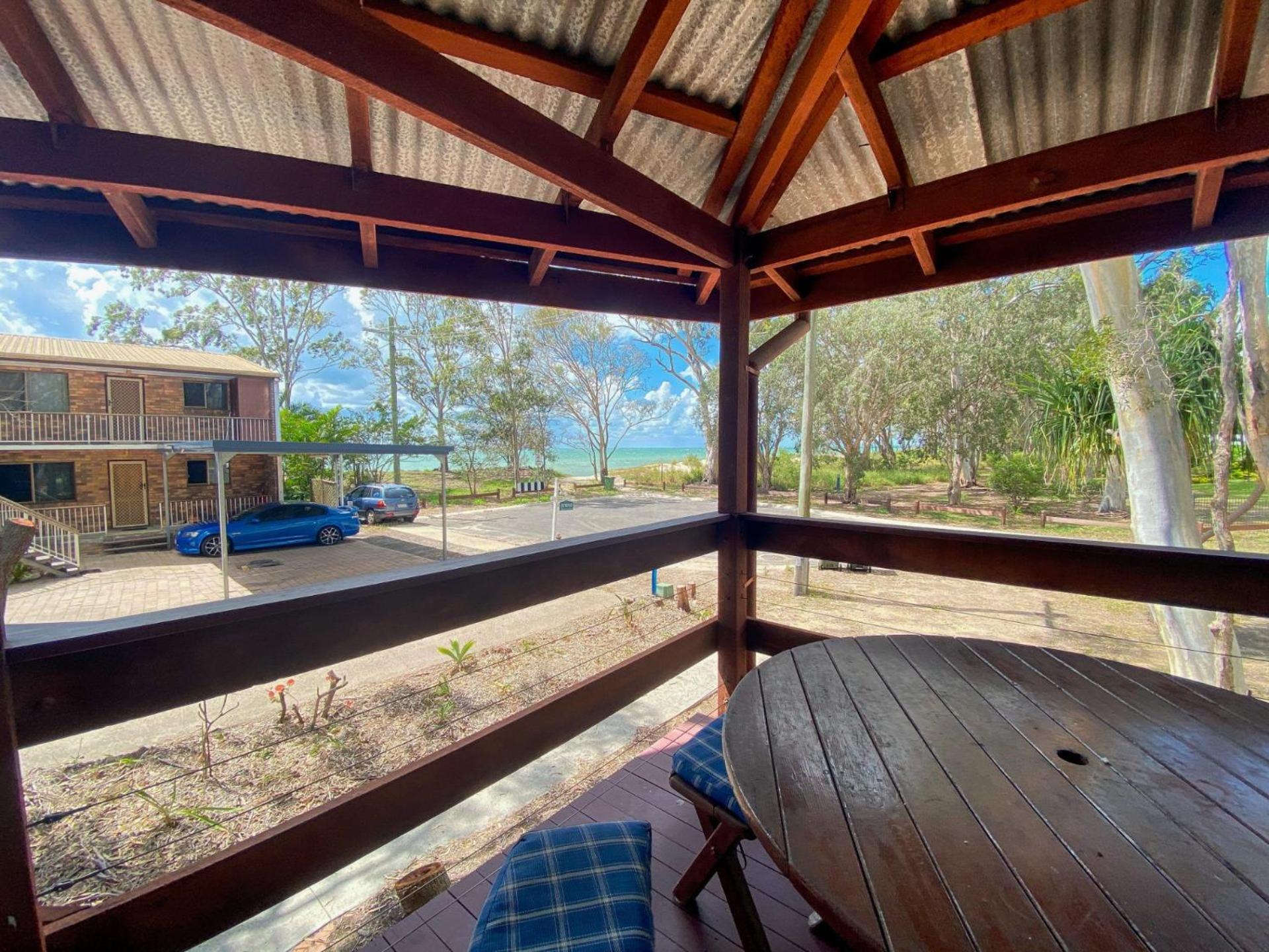 A Yearenda - Water Views -3BR - Steps to the Beach