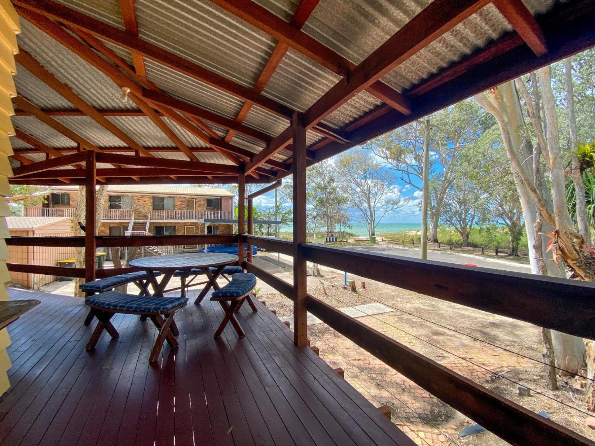 A Yearenda - Water Views -3BR - Steps to the Beach