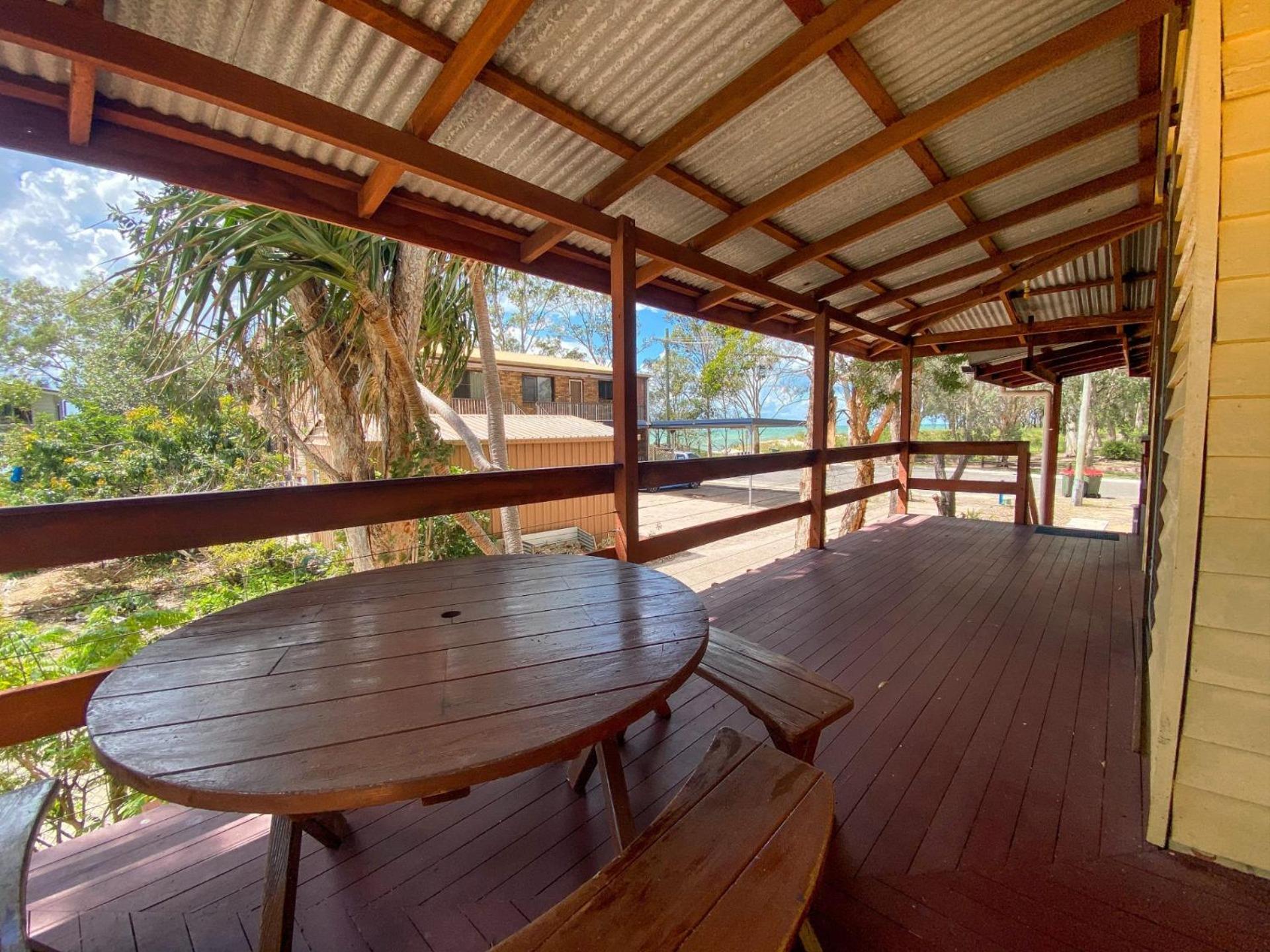 A Yearenda - Water Views -3BR - Steps to the Beach