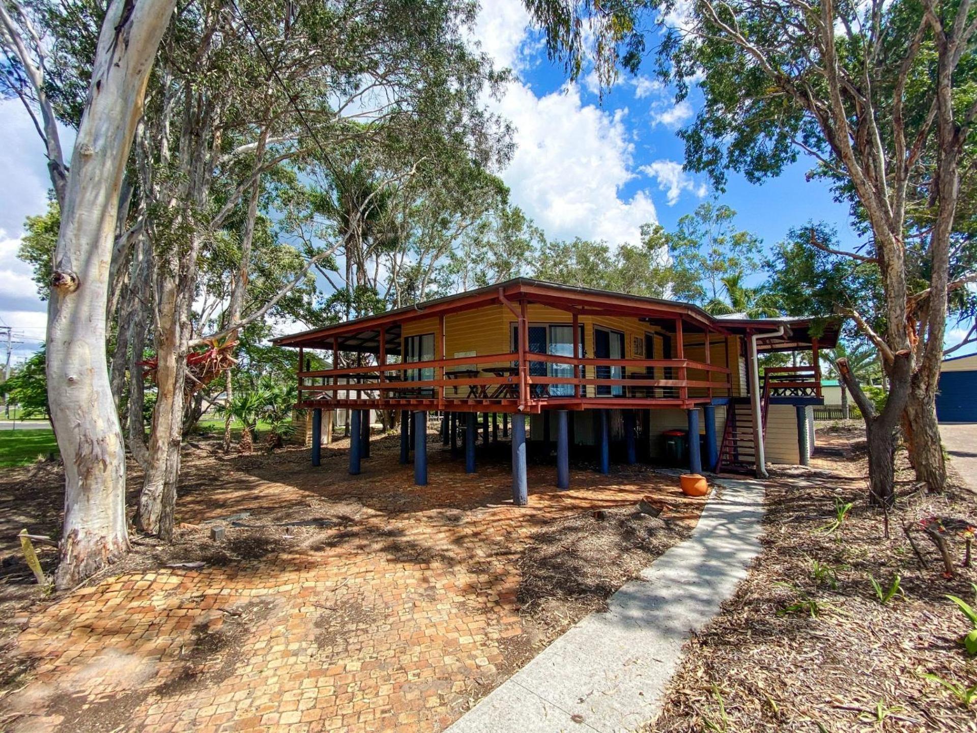 A Yearenda - Water Views -3BR - Steps to the Beach