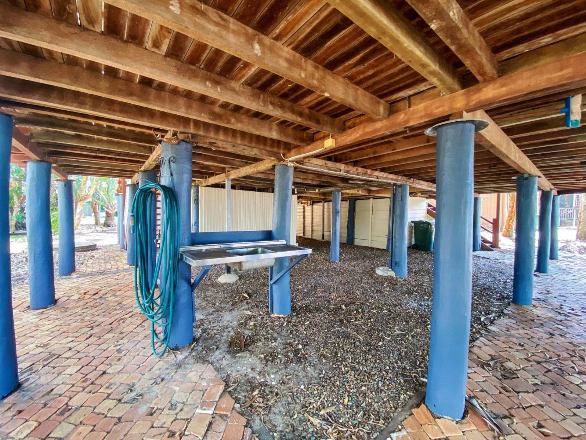 A Yearenda - Water Views -3BR - Steps to the Beach