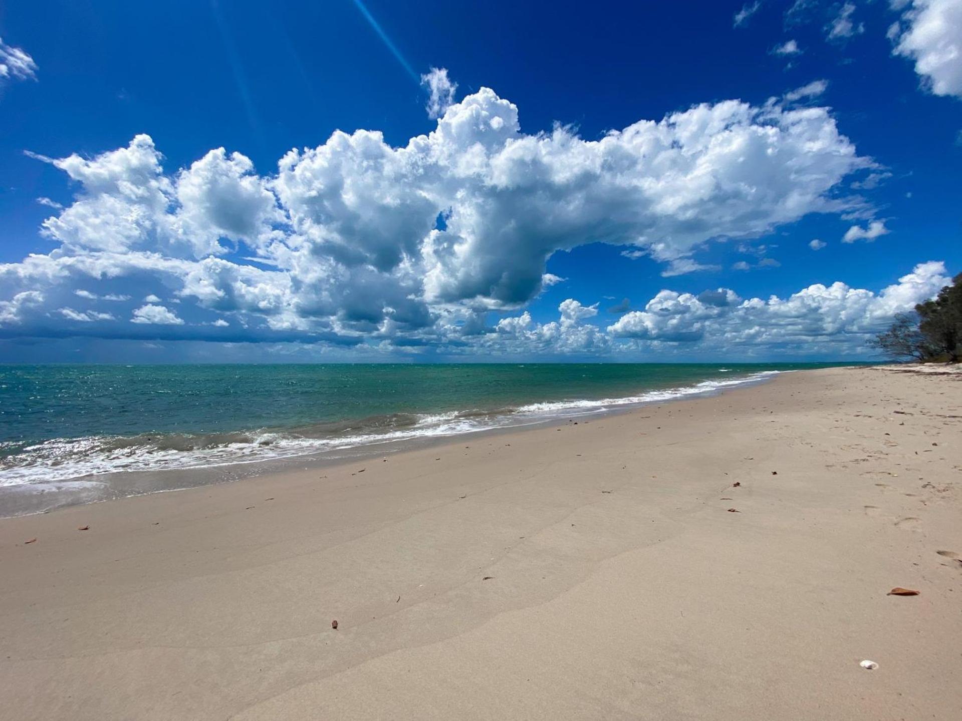 A Yearenda - Water Views -3BR - Steps to the Beach