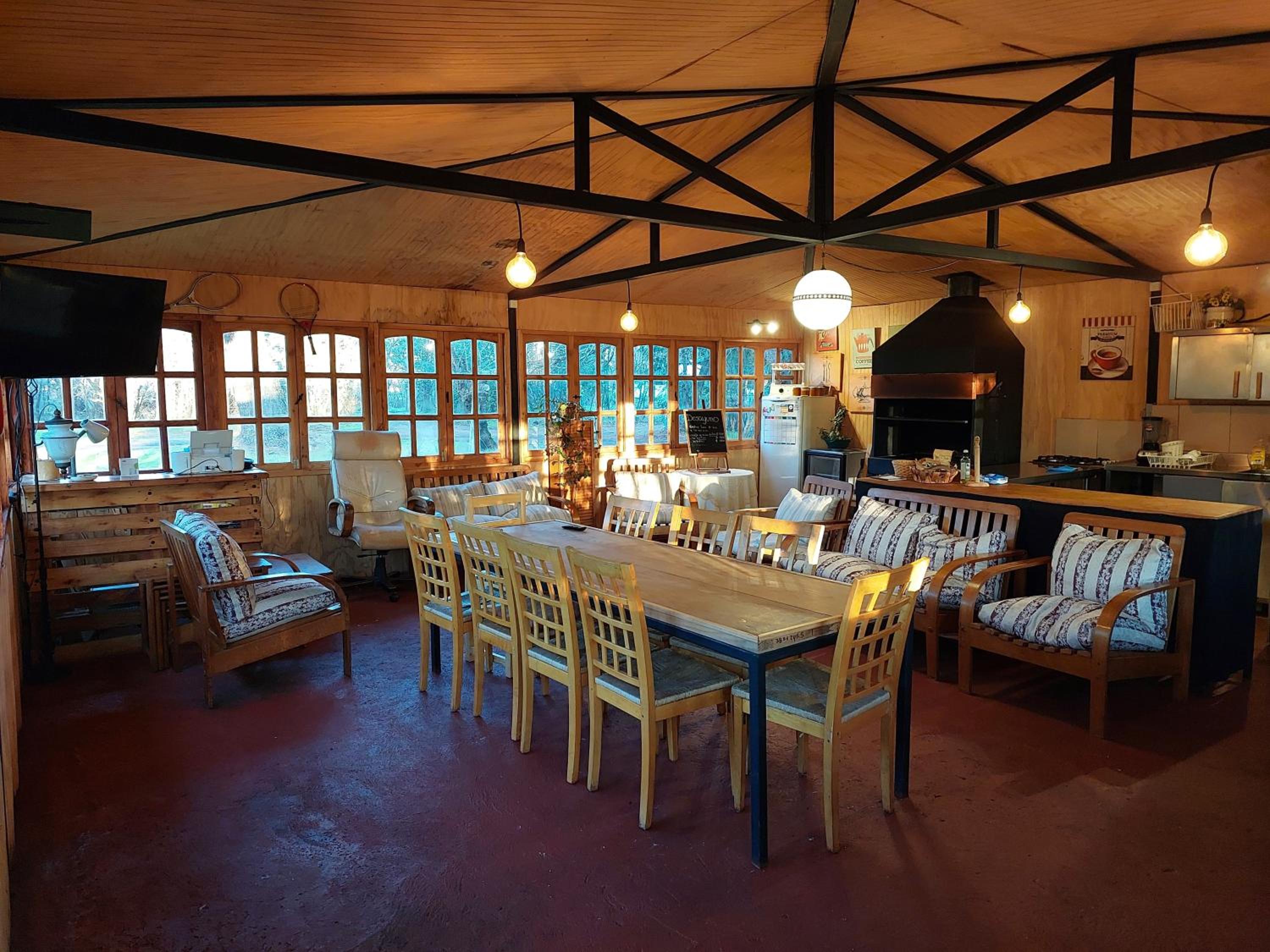 La Casa de Adobe Natural y Más