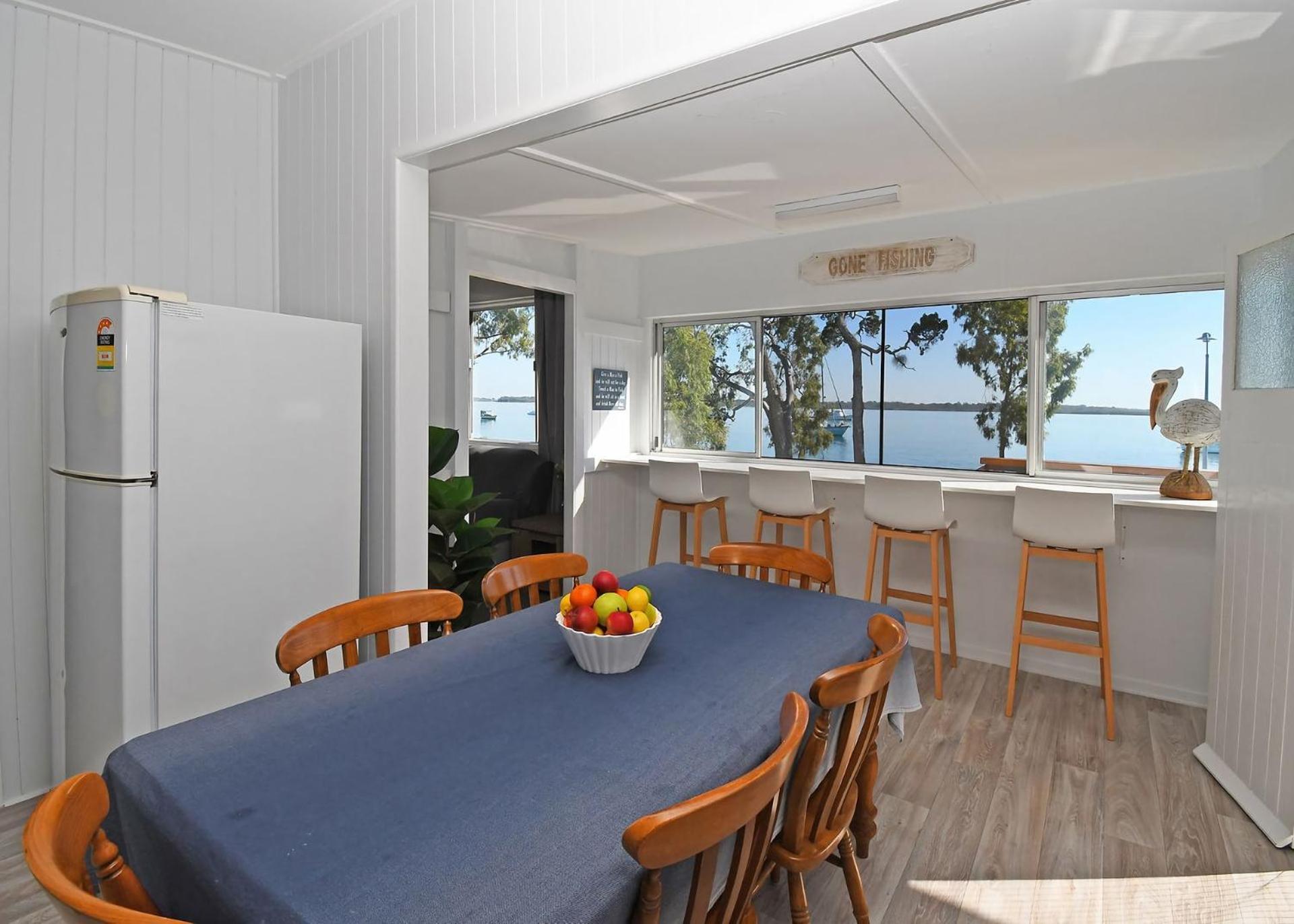 Bazza's Beach House - Riverfront - 3BR - Air Con