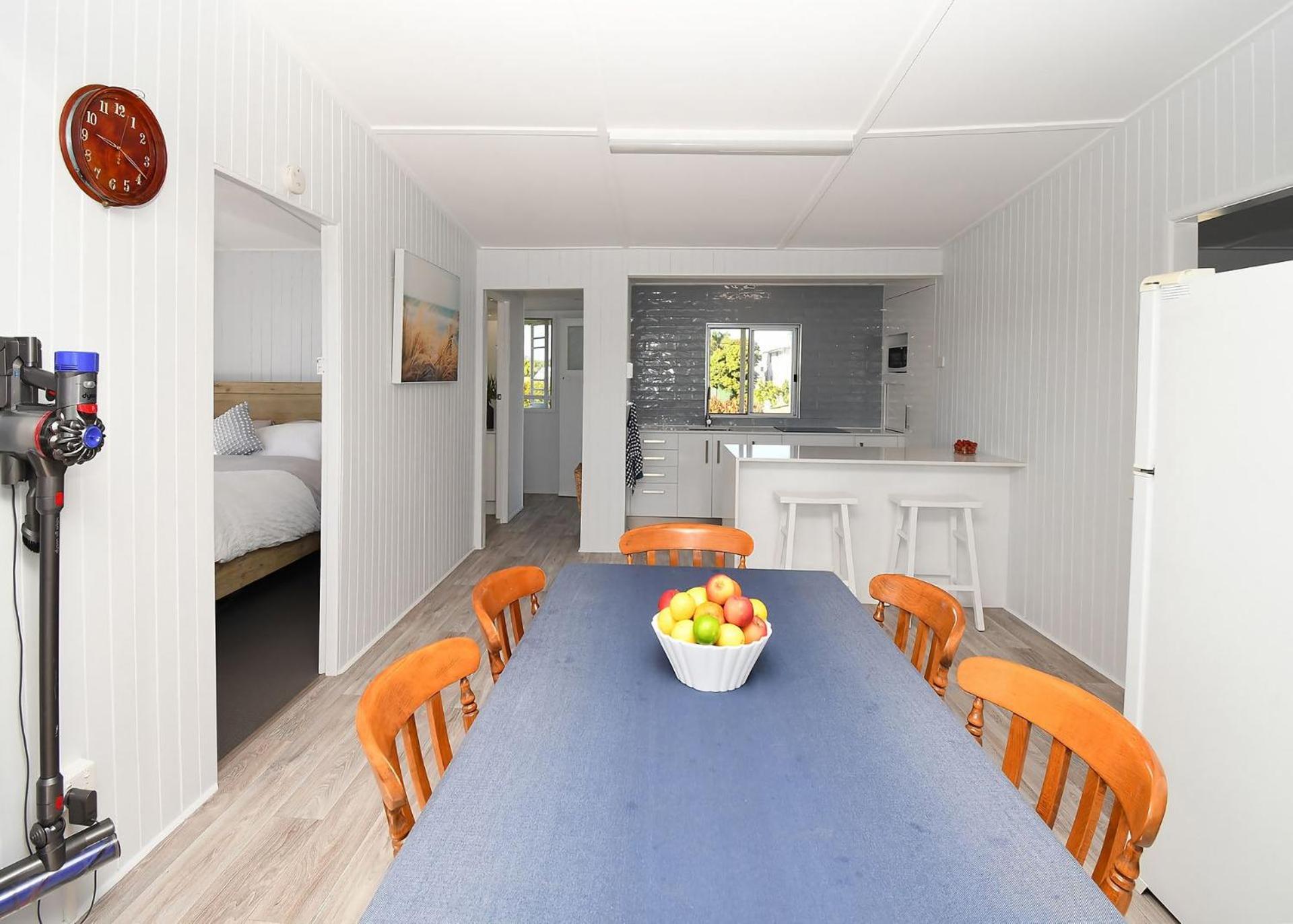 Bazza's Beach House - Riverfront - 3BR - Air Con