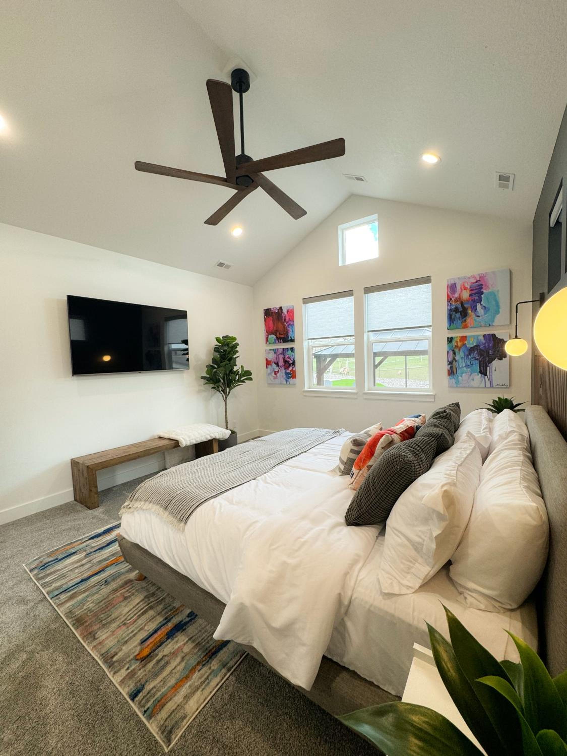 Sport Court! Hot Tub! Putting Green! Bunk Room! view 2