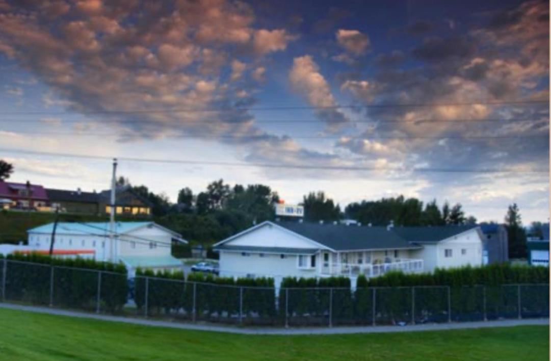 Quesnel Vacations - Fraser Bridge Inn - Property Image 1