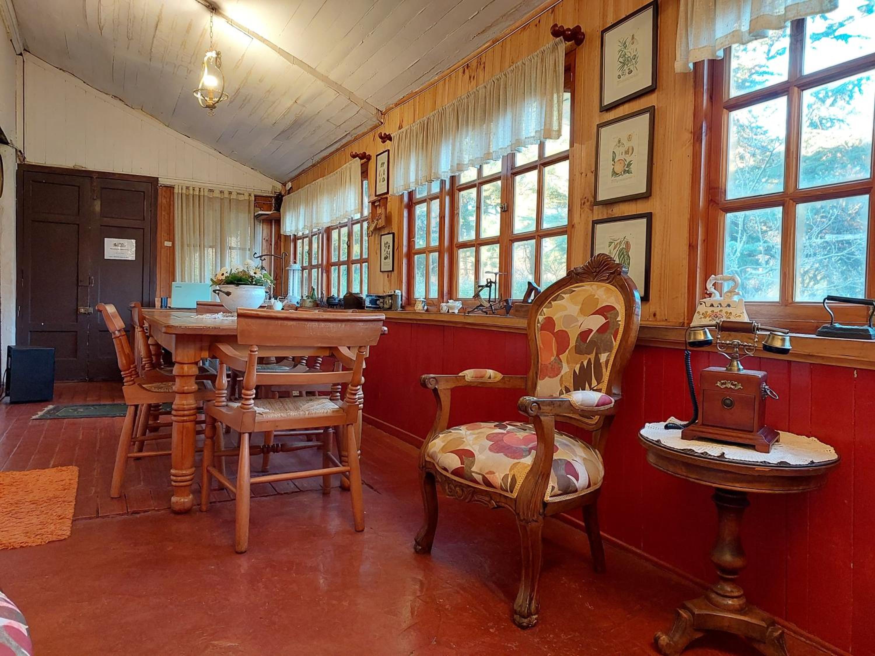 La Casa de Adobe Natural y Más