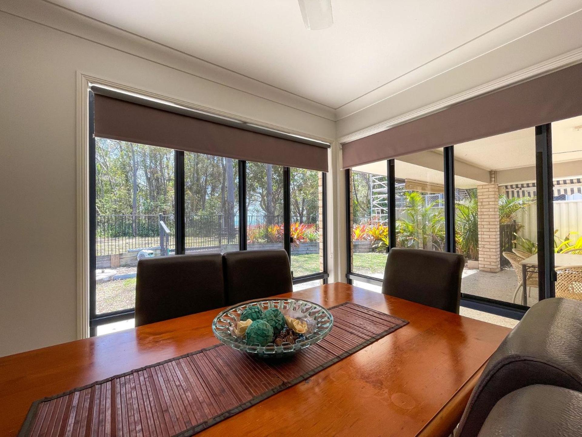 Wags On The Beach - Toogoom - Beachfront- 4BR-Aircon- Pets OK