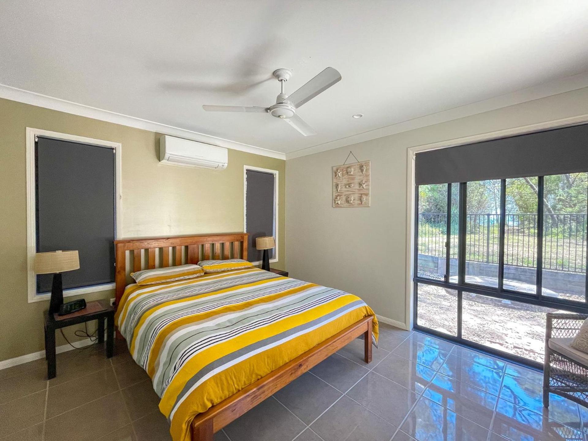 Wags On The Beach - Toogoom - Beachfront- 4BR-Aircon- Pets OK
