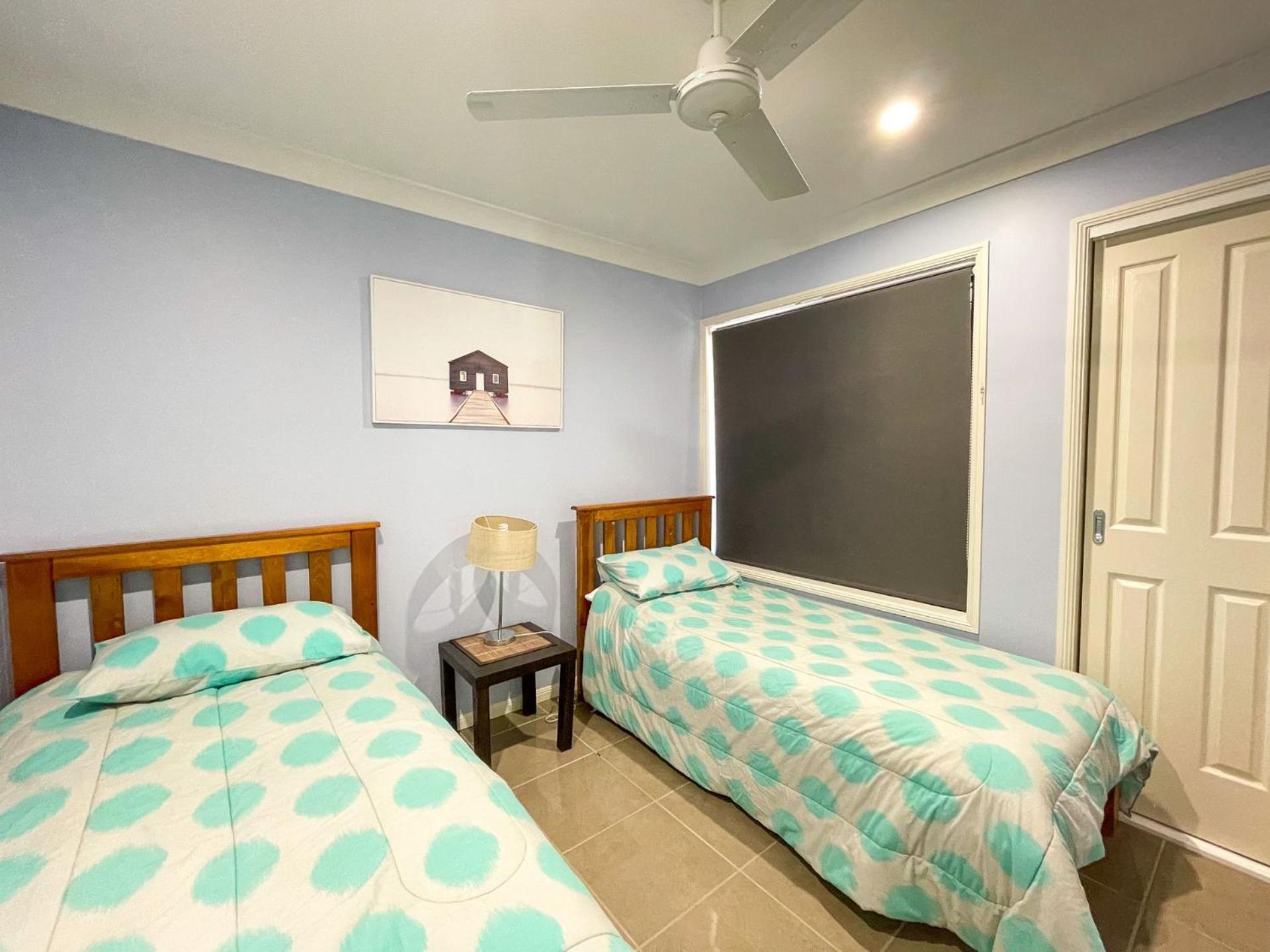 Wags On The Beach - Toogoom - Beachfront- 4BR-Aircon- Pets OK