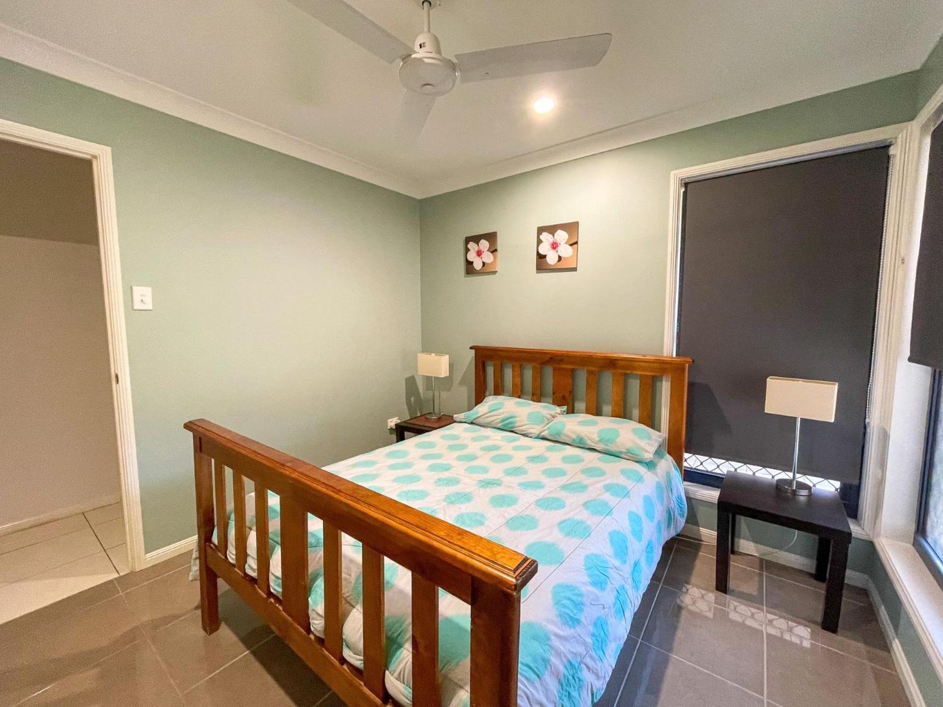 Wags On The Beach - Toogoom - Beachfront- 4BR-Aircon- Pets OK