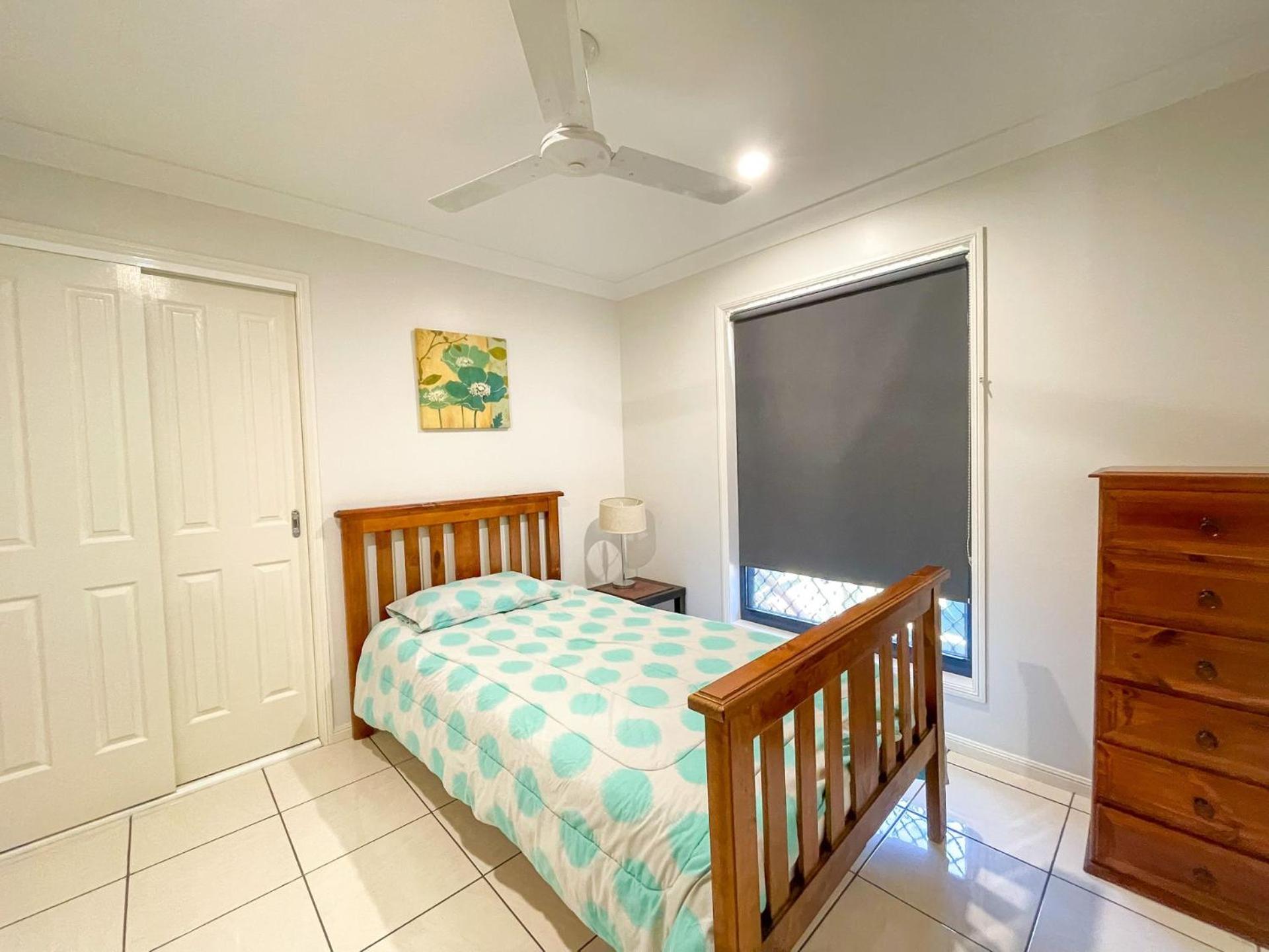 Wags On The Beach - Toogoom - Beachfront- 4BR-Aircon- Pets OK