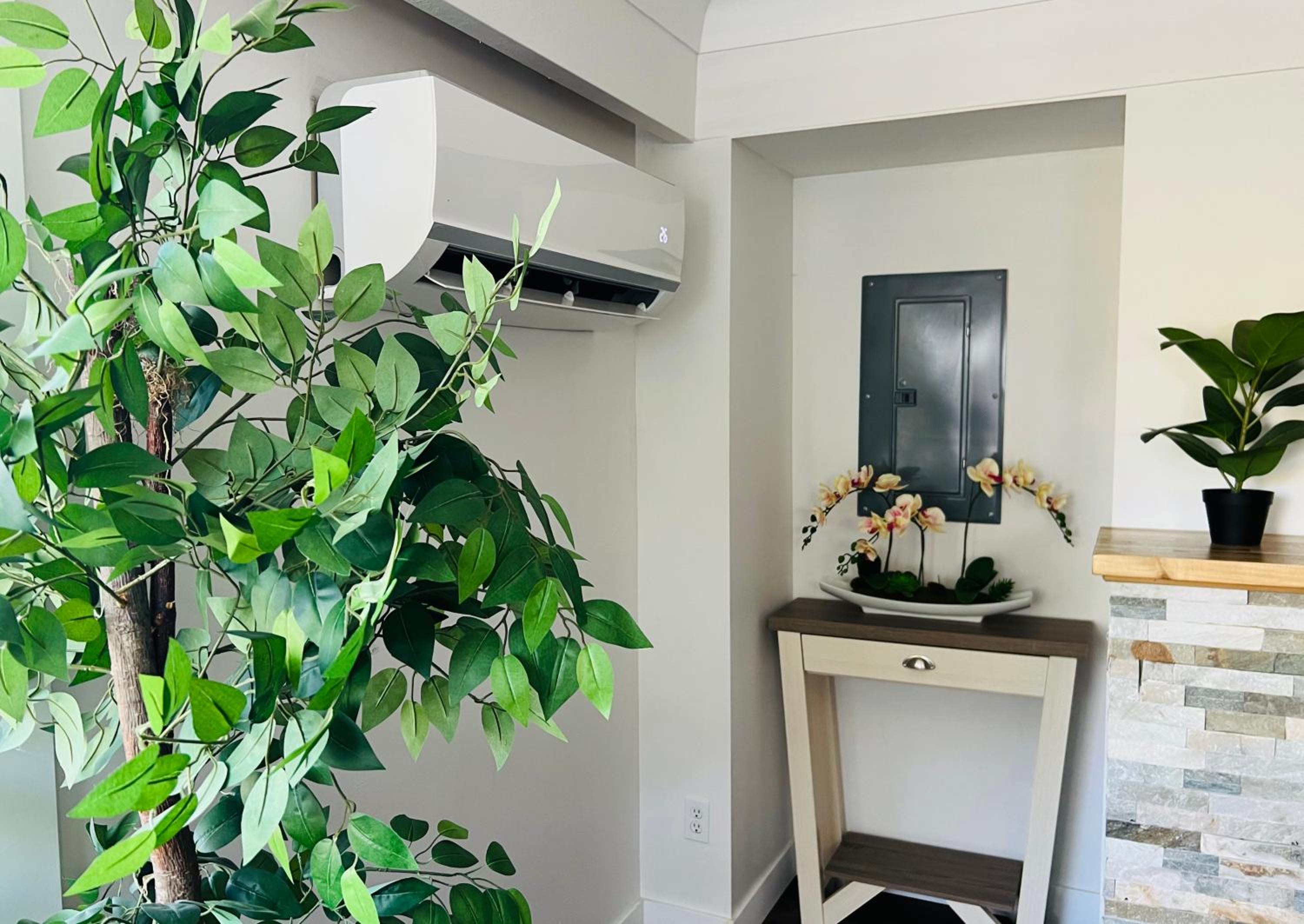 Downtown 2B1B Private Suite