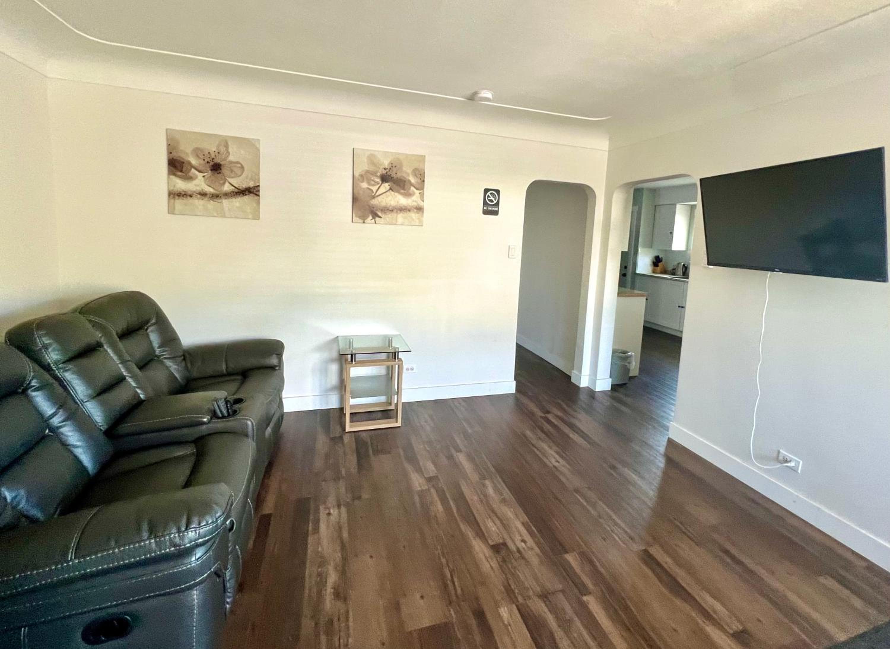 Downtown 2B1B Private Suite