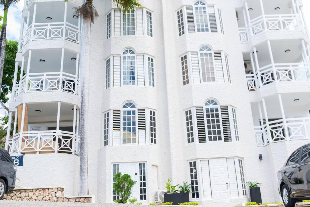 Falcon Sunset 2br- Airport Transport Available -Security-Gated