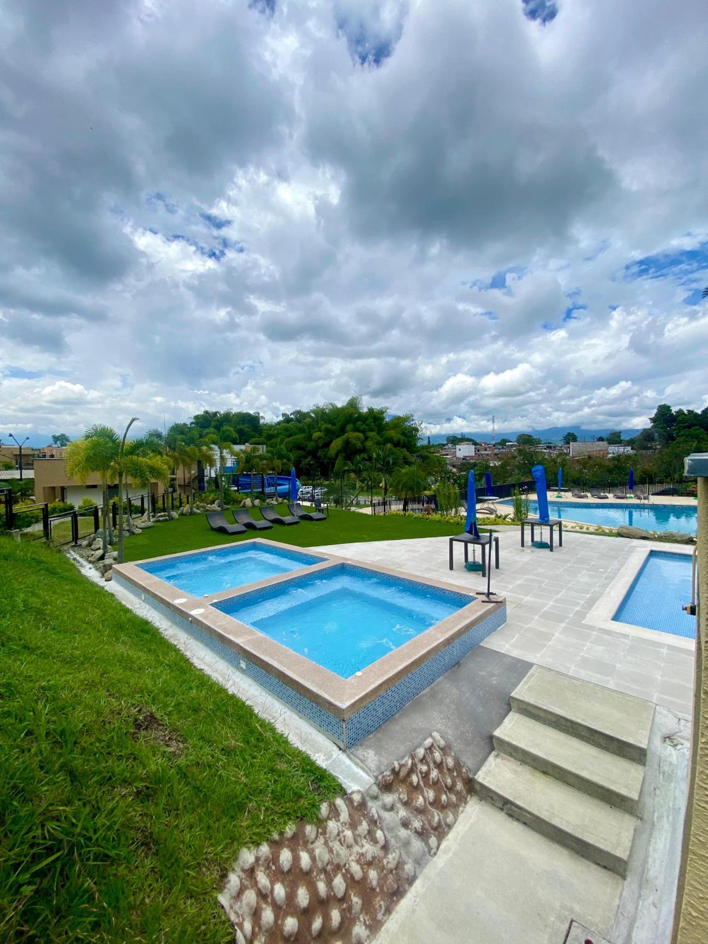 Apartamento Familiar con Piscina y Jacuzzi, Cerca al Parque del Café - Reserva de la Colina