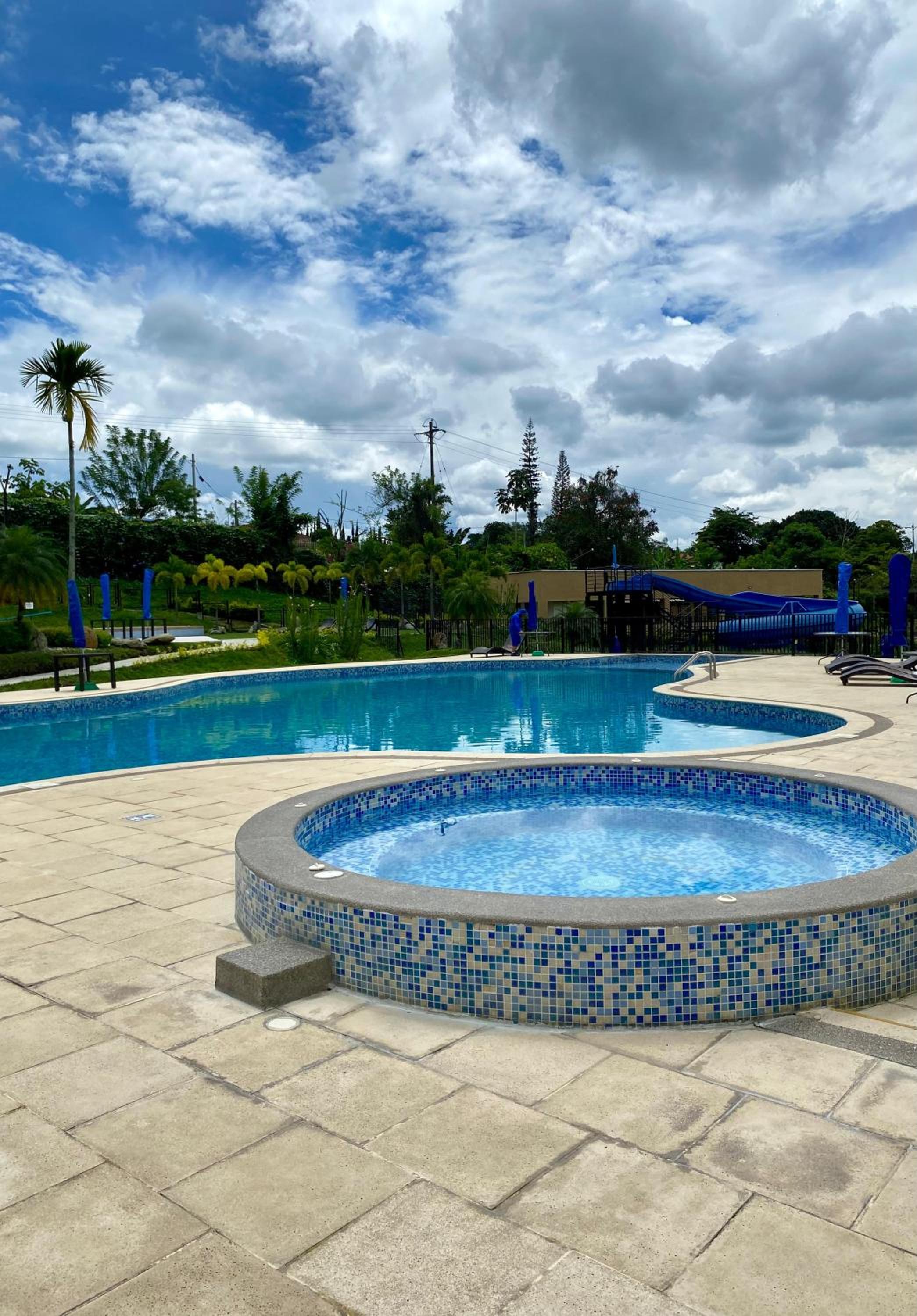 Apartamento Familiar con Piscina y Jacuzzi, Cerca al Parque del Café - Reserva de la Colina