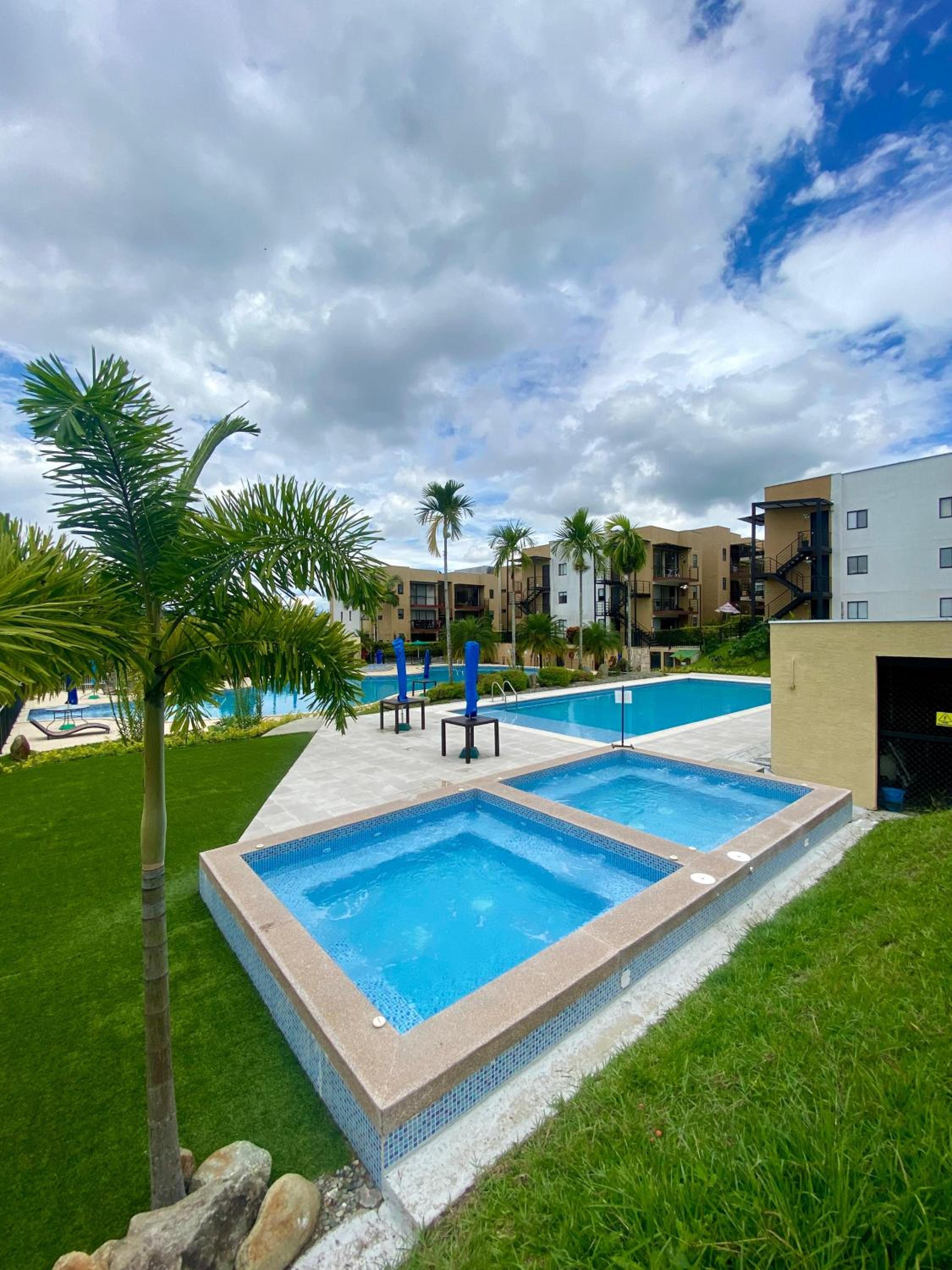 Apartamento Familiar con Piscina y Jacuzzi, Cerca al Parque del Café - Reserva de la Colina