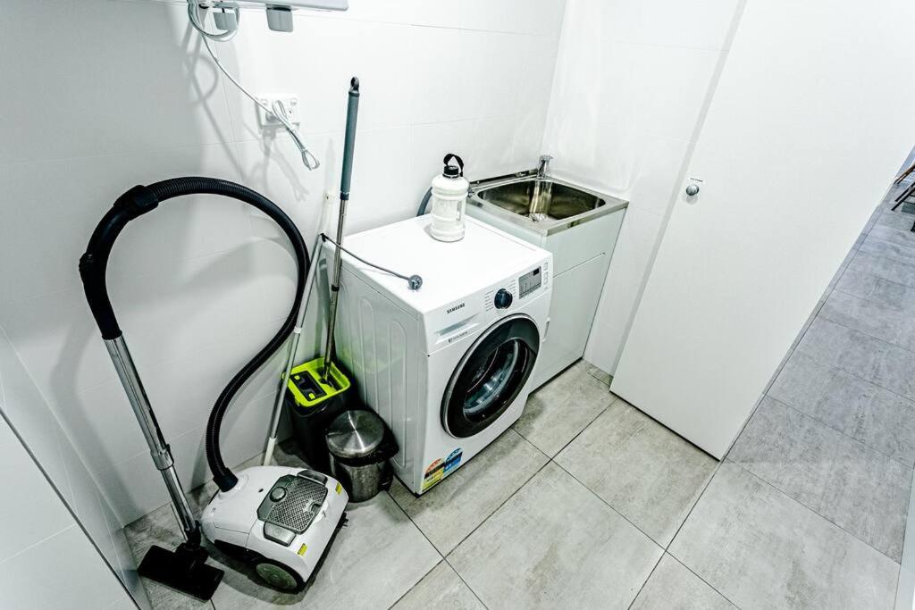 2Bd 2Bth Lux Apartmt Hurstville