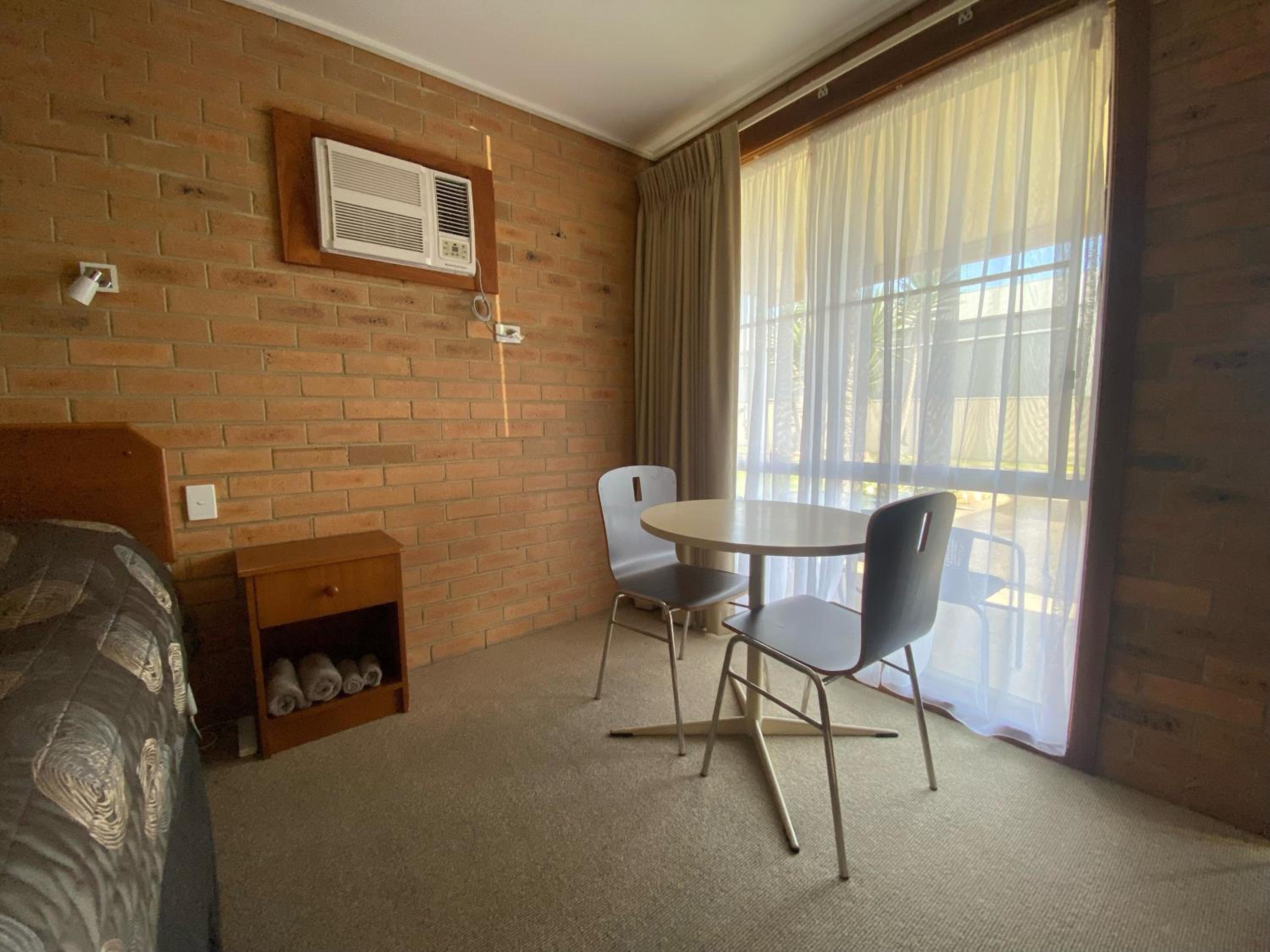 Quays Motel San Remo