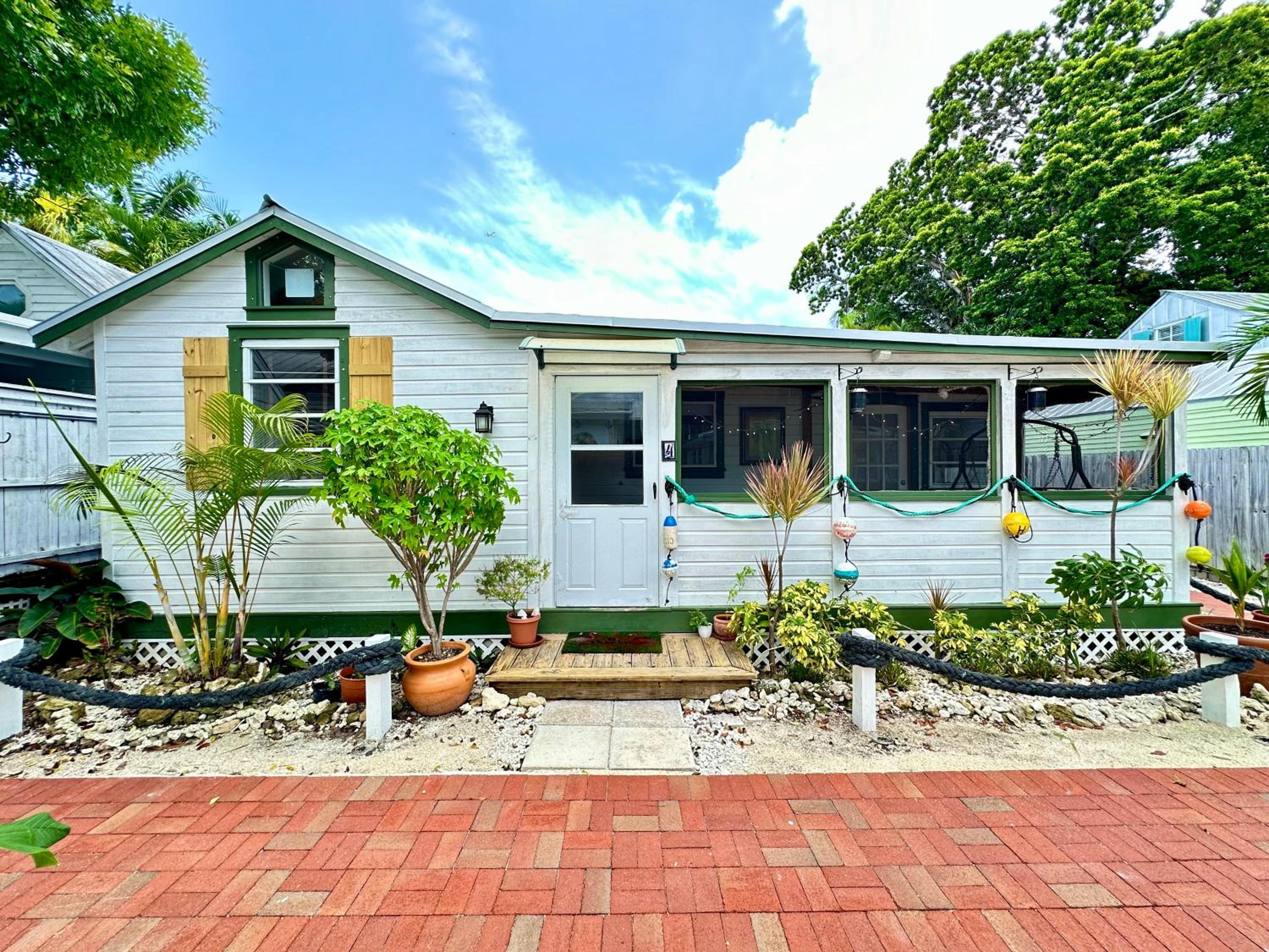 *New Listing* Cozy Key West Hideaway in Old Town with a pool view 5